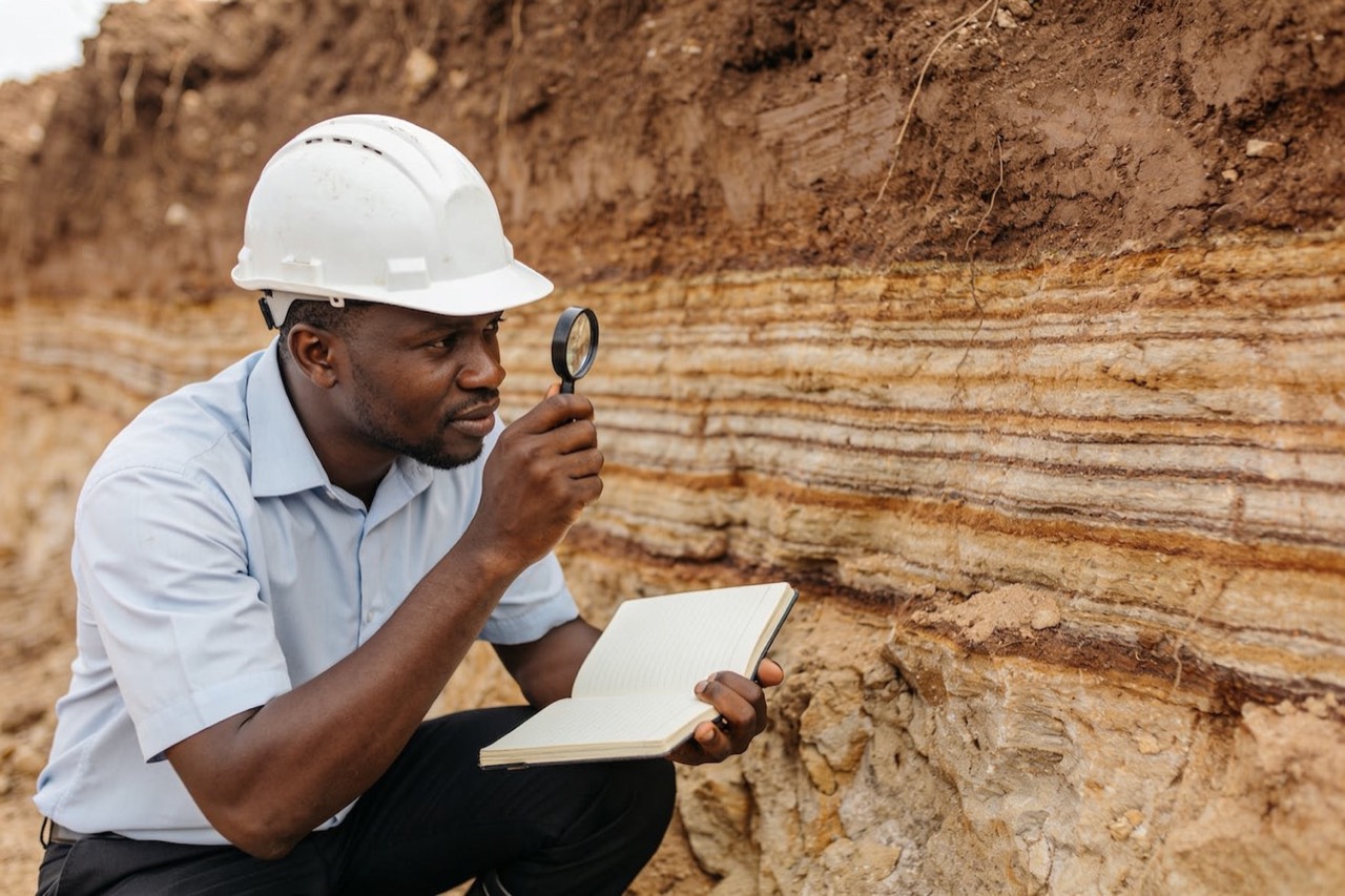 Site Investigation & Geotechnical Engineering — Geologist logging strata